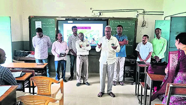 విలువలతో కూడిన విద్యను అందించాలి