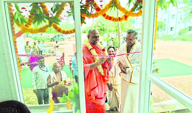 శ్రీమఠానికి నీటిశుద్ధి ప్లాంట్ విరాళం