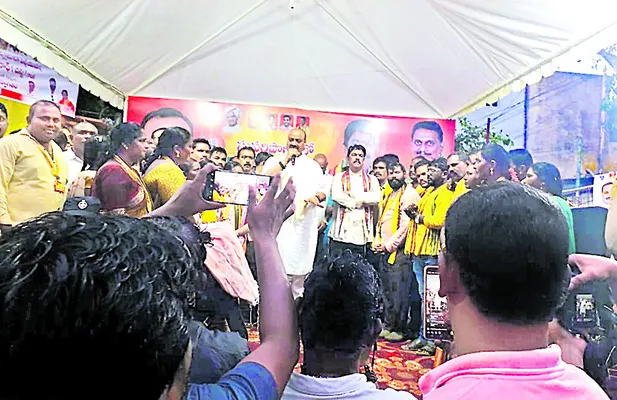 మంత్రి అచ్చెన్నాయుడుకి సమస్యలతో స్వాగతం 