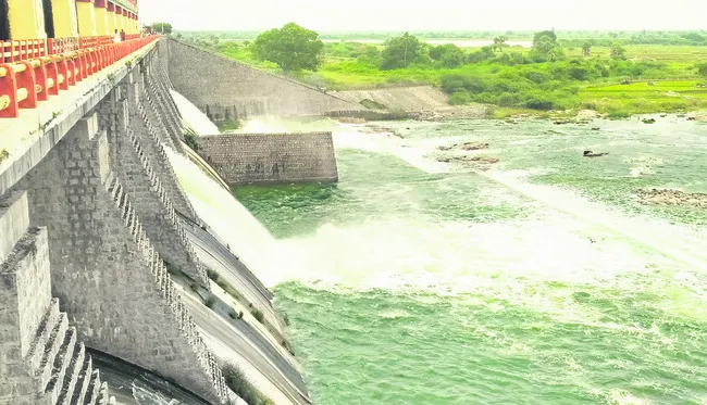 మూసీ రెండు గేట్ల ఎత్తివేత