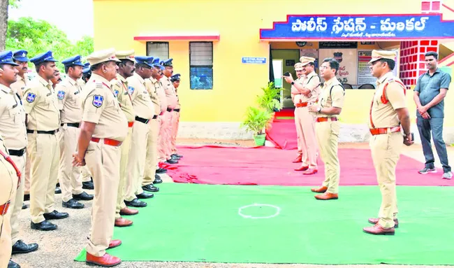 ‘పోలీస్‌ యంత్రాంగం సిద్ధంగా ఉండాలి’