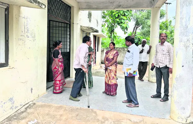 ‘విద్యార్థినులకు ఇబ్బందులు రానివ్వొద్దు’