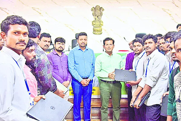 మొబైల్ ఆధార్ సేవలు సద్వినియోగం