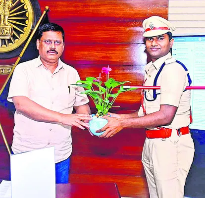 పల్లె నుంచి.. ఎస్‌బీ ఏసీపీగా.. 