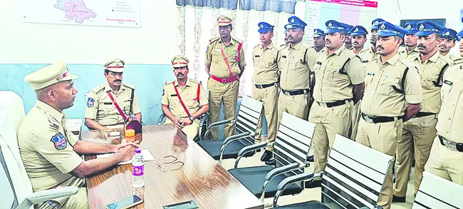 నిబద్ధతతో పనిచేయండి