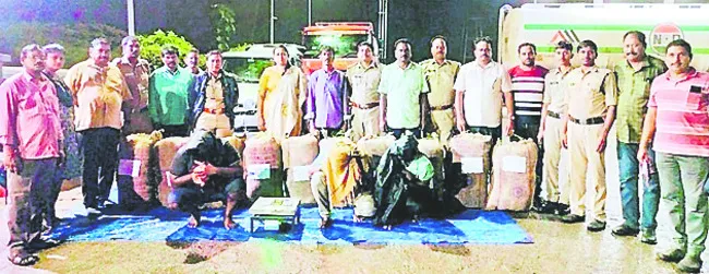 గంజాయి తరలిస్తున్న ముగ్గురి అరెస్టు