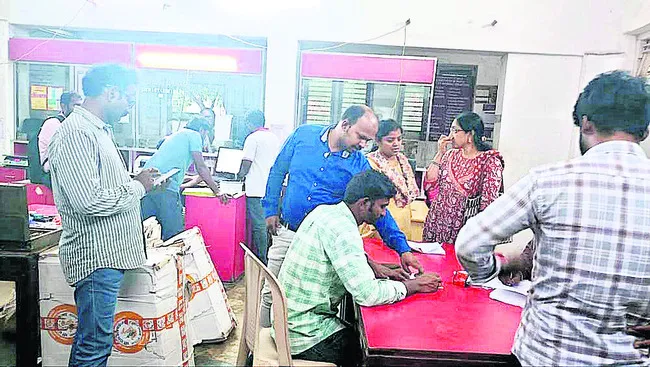 ఇచ్ఛాపురం సబ్‌ పోస్టాఫీస్‌లో భారీ స్కామ్‌ 