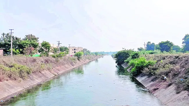 ఆర్‌డీఓ ఆఫీస్‌లో  కంప్యూటర్లు జప్తు