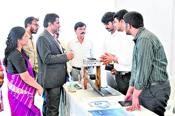 ఆవిష్కరణల్లో జిల్లాను నంబర్‌ వన్‌ చేద్దాం 