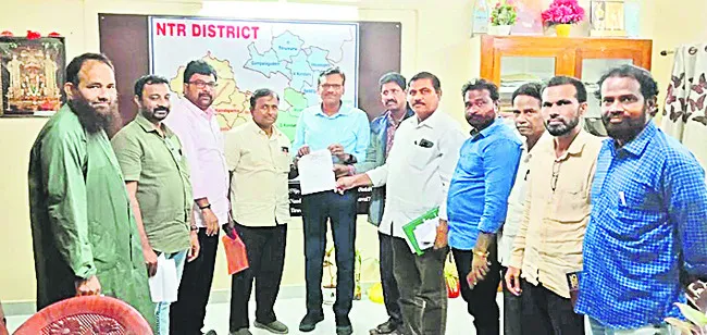 ఉపాధ్యాయులను మానసిక వేదనకు గురి చేయొద్దు 
