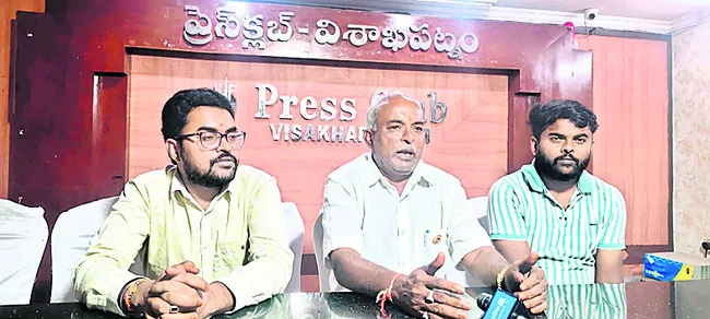‘అన్యాయంగా భూమి రిజిస్ట్రేషన్ రద్దు చేశారు’