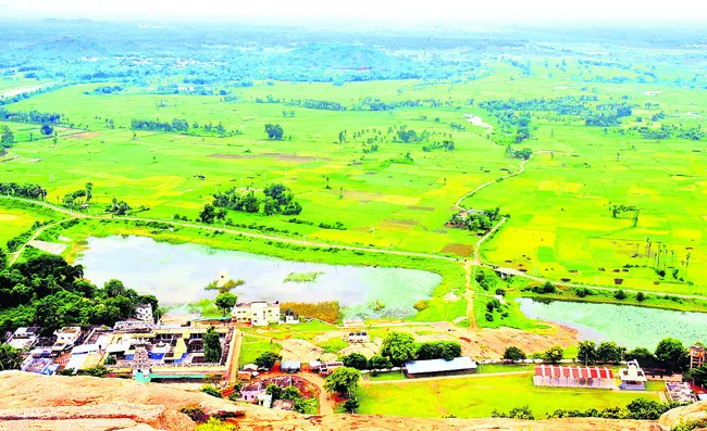 ● రాములోరి చెంత ప్రకృతి పులకింత