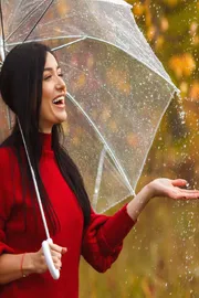 How to maintain hair care in rainy season1