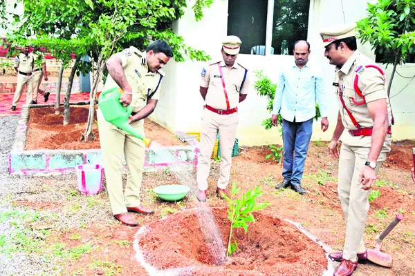 కేసుల్లో పురోగతి సాధించాలి 