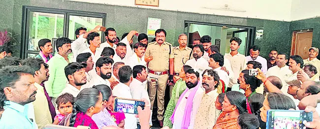 కేసు నమోదులో నిర్లక్ష్యంపై ఫిర్యాదు