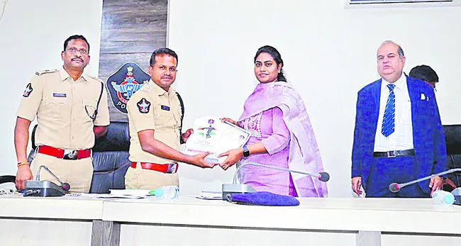 పెండింగ్ కేసుల్లో అరెస్ట్లు త్వరితగతిన చేయాలి