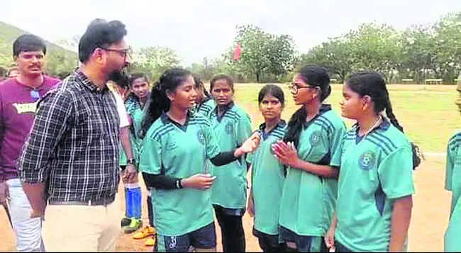 బాలికల ఫుట్బాల్ విజేత కడప జట్టు