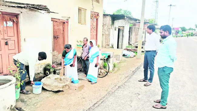 పారిశుద్ధ్య కార్యక్రమాలు వేగవంతం చేయాలి