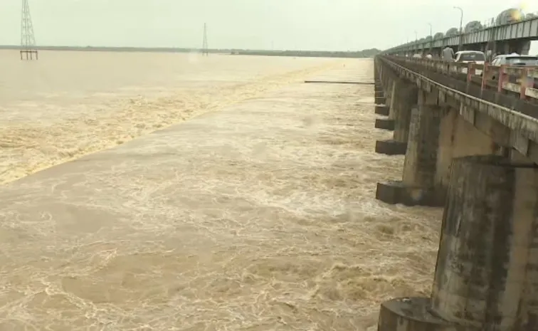 Godavari Floods Flow Increases At Dhavaleshwaram Barrage