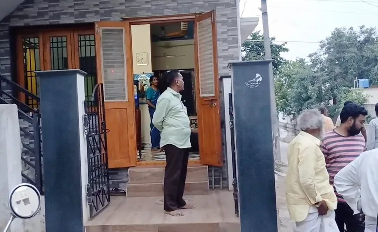Man Cheated Elderly Couple: Absconded With Gold Jewellery