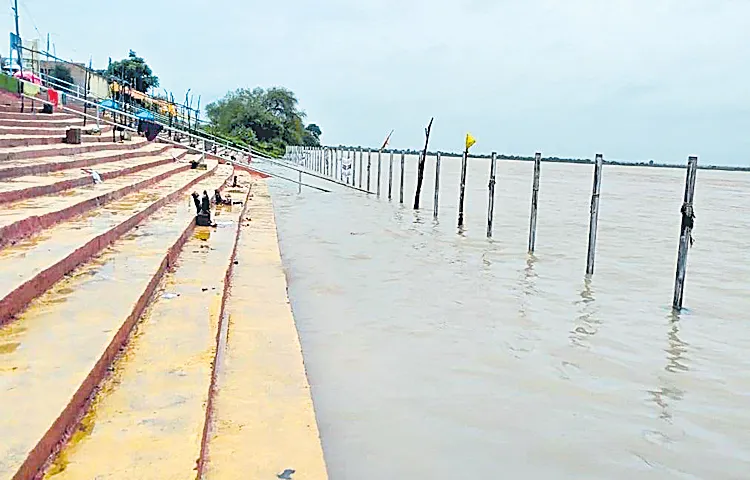 Water reaching Pushkar Ghats at Triveni Sangam