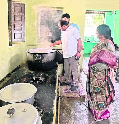 వానొస్తే సెలవు ఇస్తున్నాం..