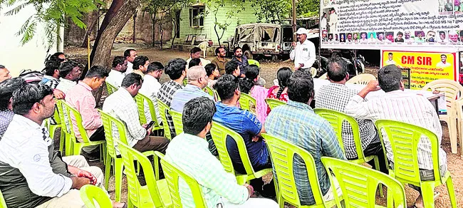 అవుట్ సోర్సింగ్ ఉద్యోగులను రెగ్యులర్ చేయాలి