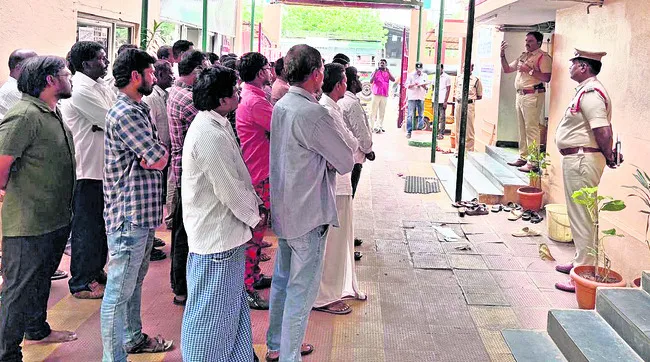 నేర ప్రవృత్తికి స్వస్తి పలకాలి