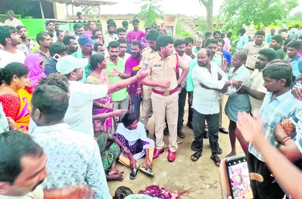 ట్రాక్టర్‌ కిందపడి వ్యక్తి దుర్మరణం