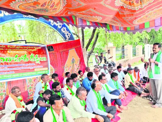 భూ నిర్వాసితులకు అన్యాయం