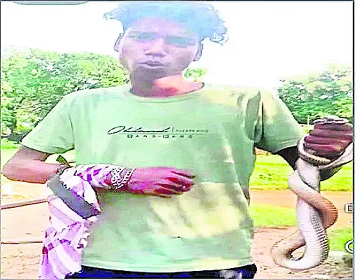 లిఫ్ట్‌ ఇస్తానని చెప్పి.. బాలికపై లైంగిక దాడి 