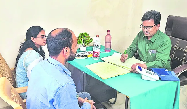 వ్యాక్సిన్లు అందుబాటులో ఉండాలి