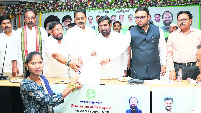 అర్హులందరికీ రేషన్‌ కార్డులు