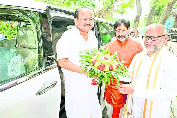 తిరుమలలో మాజీ ఉపరాష్ట్రపతి