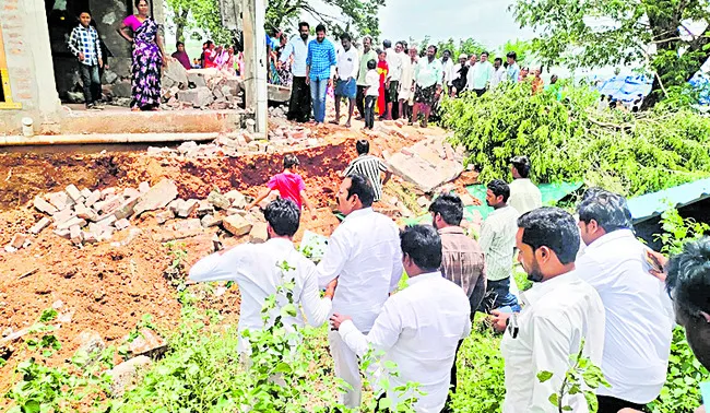 రాష్ట్రంలో రెడ్‌బుక్‌ రాజ్యాంగం నడుస్తోంది 
