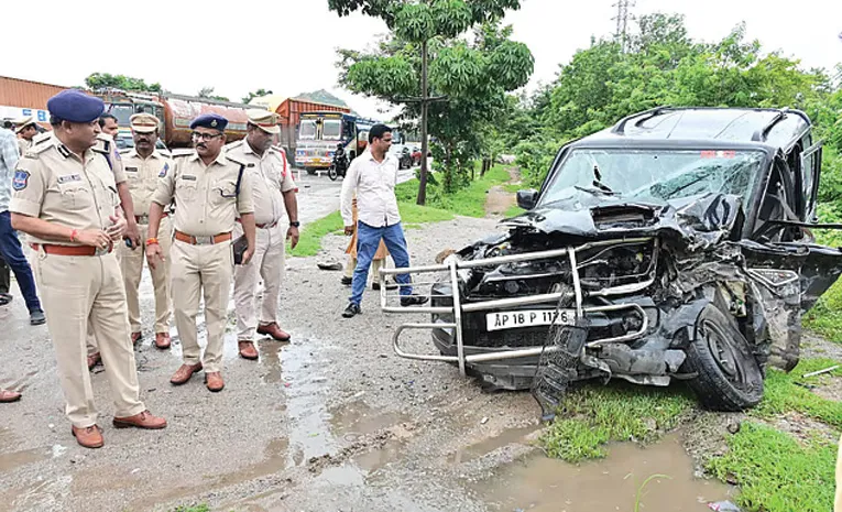 Yadadri Bhuvanagiri Road Incident