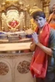 Sidharth Malhotra Seeks Blessings For Daughter At Siddhivinayak Temple With His Mother3