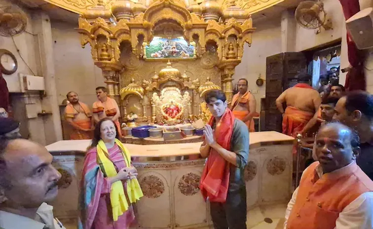 Sidharth Malhotra Seeks Blessings For Daughter At Siddhivinayak Temple With His Mother