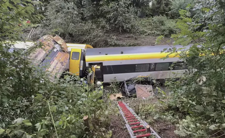 3 Dead Many Injured as Train Germany