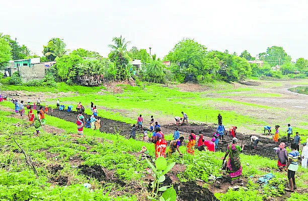 అందని ఉపాధి