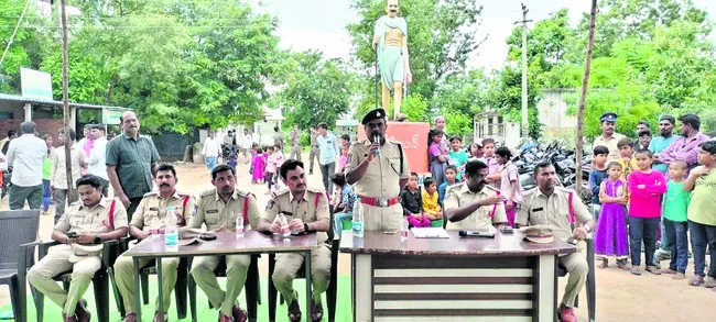నేరాల నియంత్రణకు కమ్యూనిటీ కాంటాక్ట్