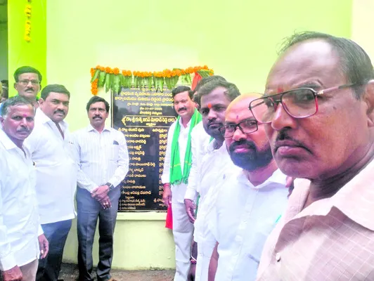 నేడు ఇన్చార్జి మంత్రి సీతక్క రాక