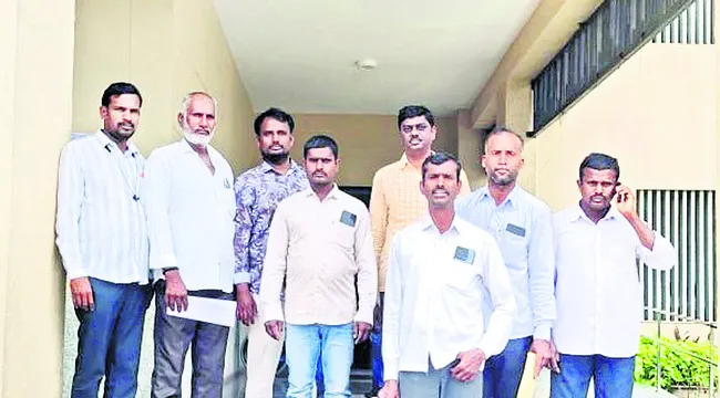 బాట కబ్జా చేశారని ఫిర్యాదు