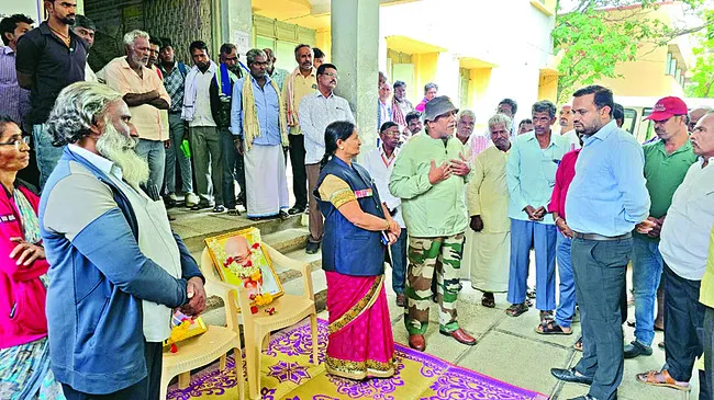 ఆగని మాజీ జవాన్ సత్యాగ్రహం