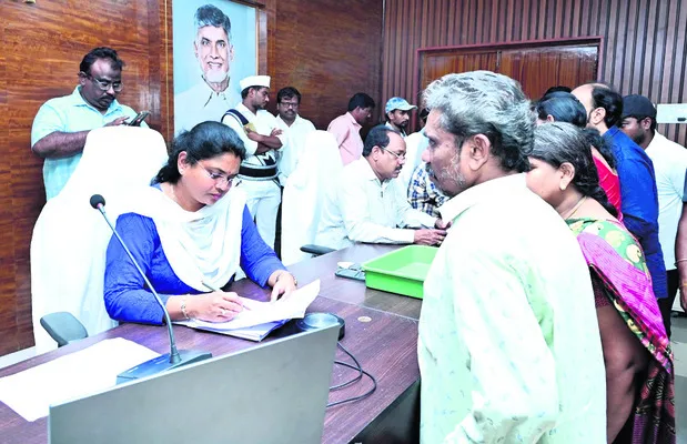పారదర్శకంగా అర్జీలు పరిష్కరించాలి