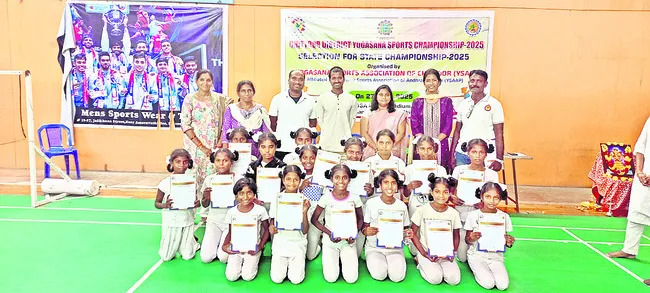 పోటీతత్వంతో ముందుకు సాగాలి