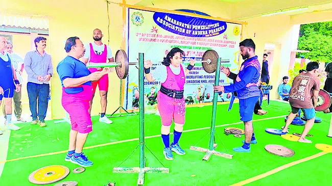 పవర్‌ లిఫ్టింగ్‌ పోటీల్లో మెరిసిన నాగజ్యోతి 
