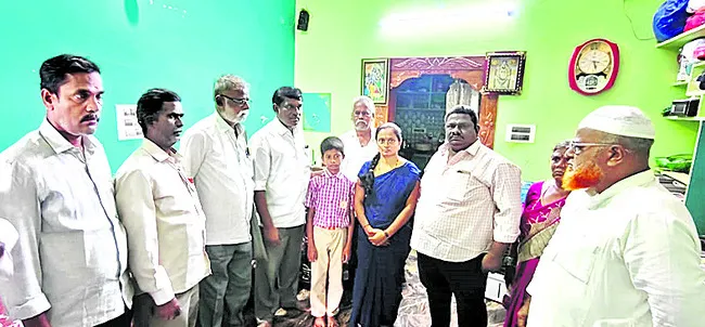 వడ్డీ వ్యాపారులను కఠినంగా శిక్షించాలి