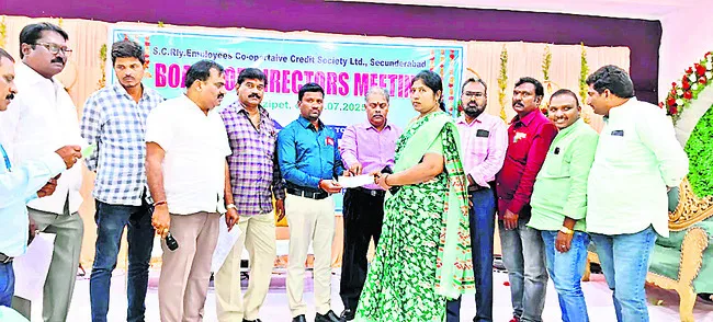 రైల్వేఈసీసీఎస్‌, షేర్‌ హోల్డర్ల అభివృద్ధికి కృషి
