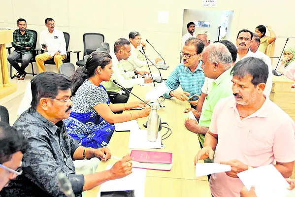 వినతులు త్వరితగతిన పరిష్కరించాలి